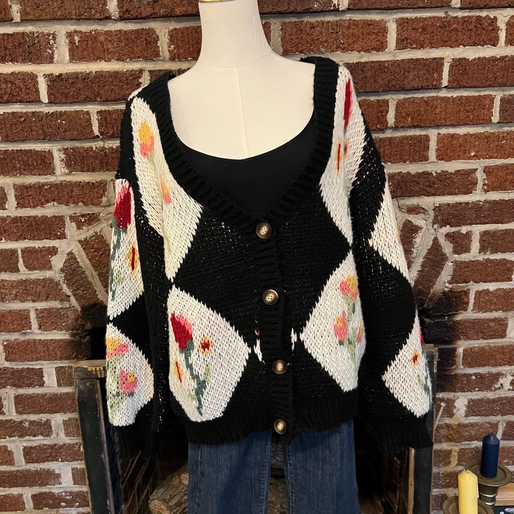 **SOLD** NWT isalis grannie vintage floral cardigan